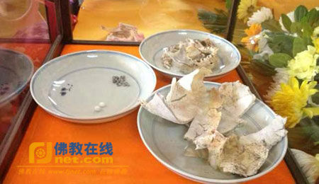 净慧长老化身窑开启 初拣出血舍利
